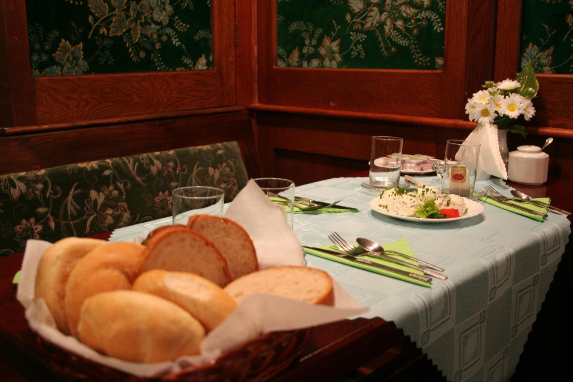 Obiekt Hotelarski Patron Варшава Экстерьер фото